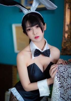 25岁女高中生动漫